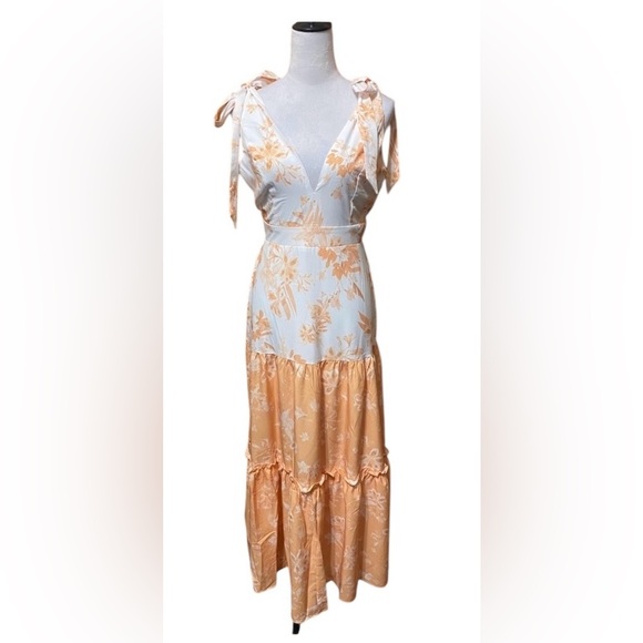 Dresses & Skirts - NWOT Floral Orange and White Tiered Maxi Dress
